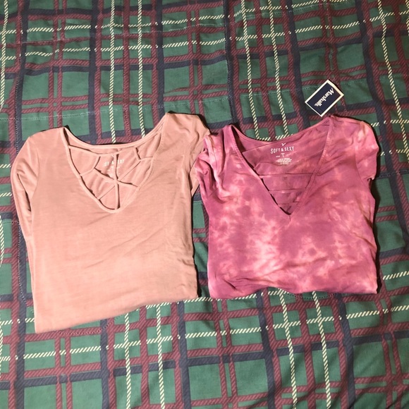American Eagle Outfitters Tops - Never been worn Lot of 2 AE long sleeves